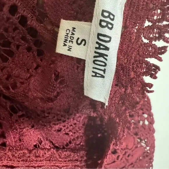 BB Dakota 'Patti' Guipure Lace Sleeveless Blouse in Bordeaux, S NWOT - Picture 10 of 11